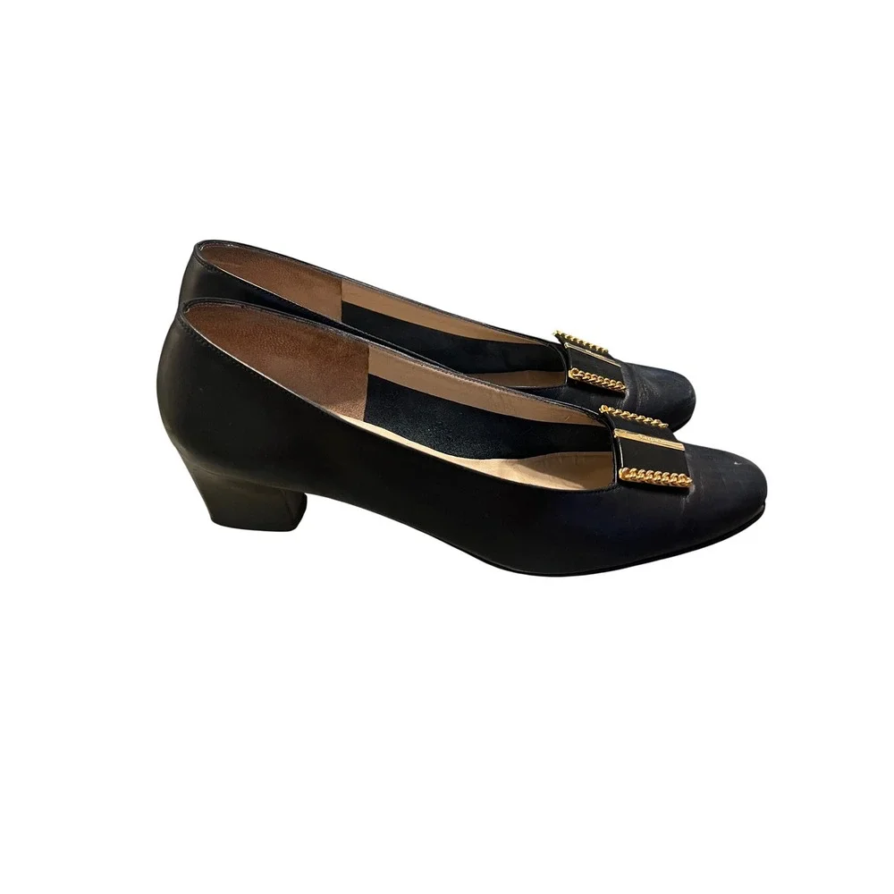 Salvatore Ferragamo Beatrice Navy Calf Leather Pumps Gold Chain Detail Size 9 AA - Picture 4 of 12